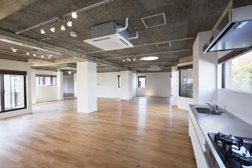 青山オフィス/東京　港区「南青山」/オフィスデザイン内装/ビルリノベーション/中古ビル再生/３階建フルリノベーション写真2枚目