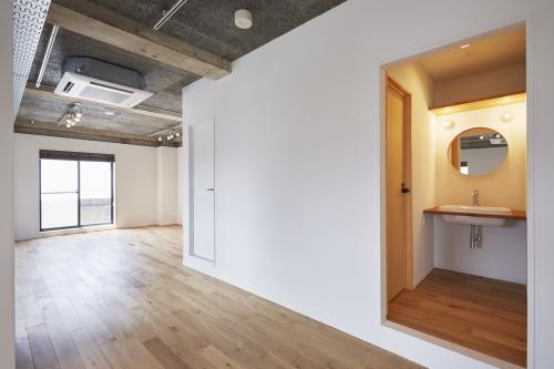 青山オフィス/東京　港区「南青山」/オフィスデザイン内装/ビルリノベーション/中古ビル再生/３階建フルリノベーション写真3枚目