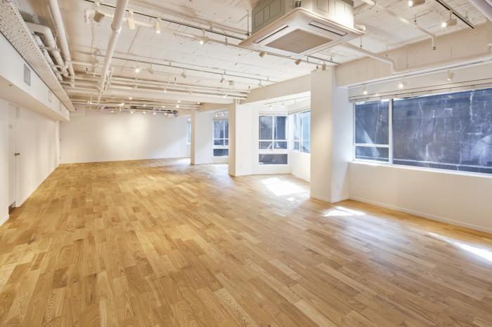 原宿オフィス/東京　渋谷区「原宿」/オフィスデザイン内装/ビルリノベーション/中古ビル再生/地上１階・地下１階・２階フルリノベーション写真3枚目
