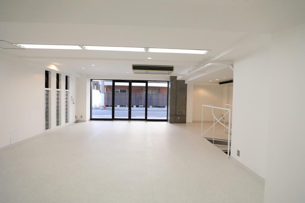 南青山オフィスビルリノベーション／コンバージョン／B1階3階建／築古ビル再生写真2枚目