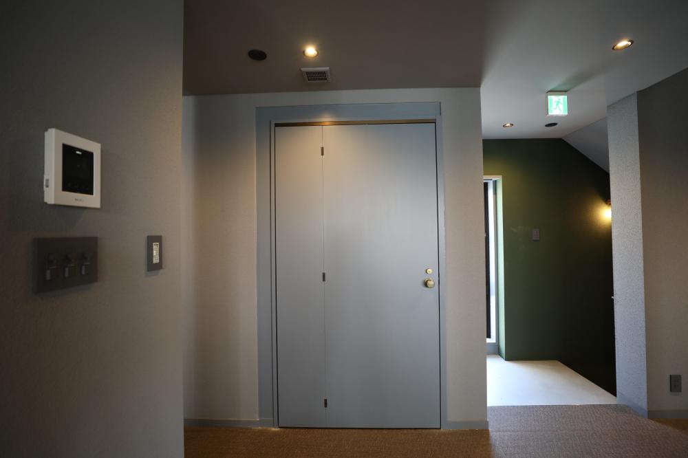 南青山オフィスビルリノベーション／コンバージョン／B1階3階建／築古ビル再生写真4枚目