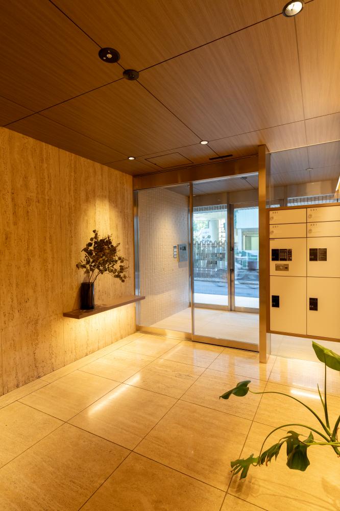 南青山　マンションエントランス工事/66坪