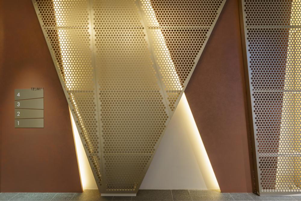 名古屋　オフィス棟エントランス写真3枚目