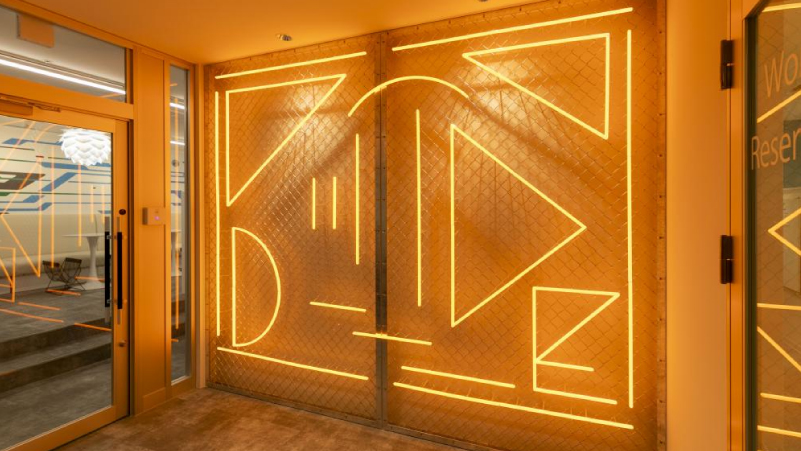 アートなシェアオフィス「BIZcomfort 川崎東口」新装工事の事例